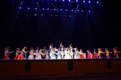 中國(guó)科學(xué)院大學(xué)藝術(shù)中心 創(chuàng)新融合，引領(lǐng)科學(xué)與藝術(shù)的未來(lái)